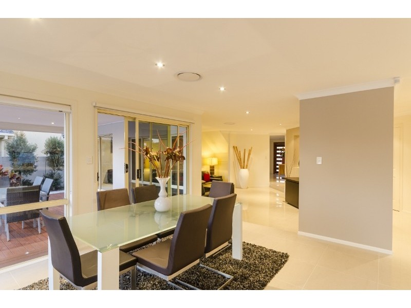 8 Key Largo, Clear Island Waters QLD 4226