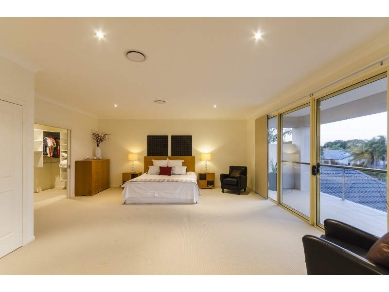 8 Key Largo, Clear Island Waters QLD 4226