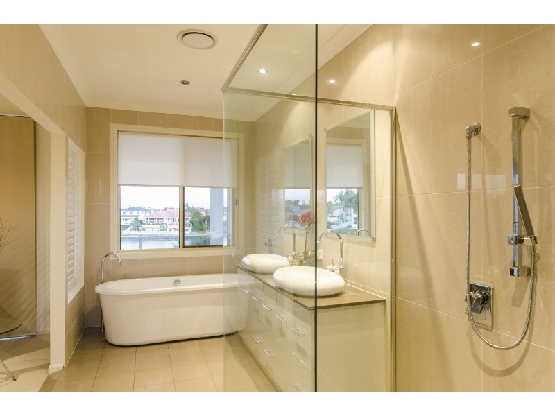 8 Key Largo, Clear Island Waters QLD 4226