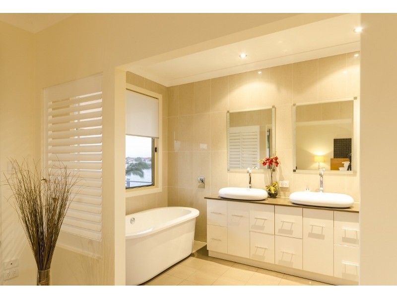 8 Key Largo, Clear Island Waters QLD 4226