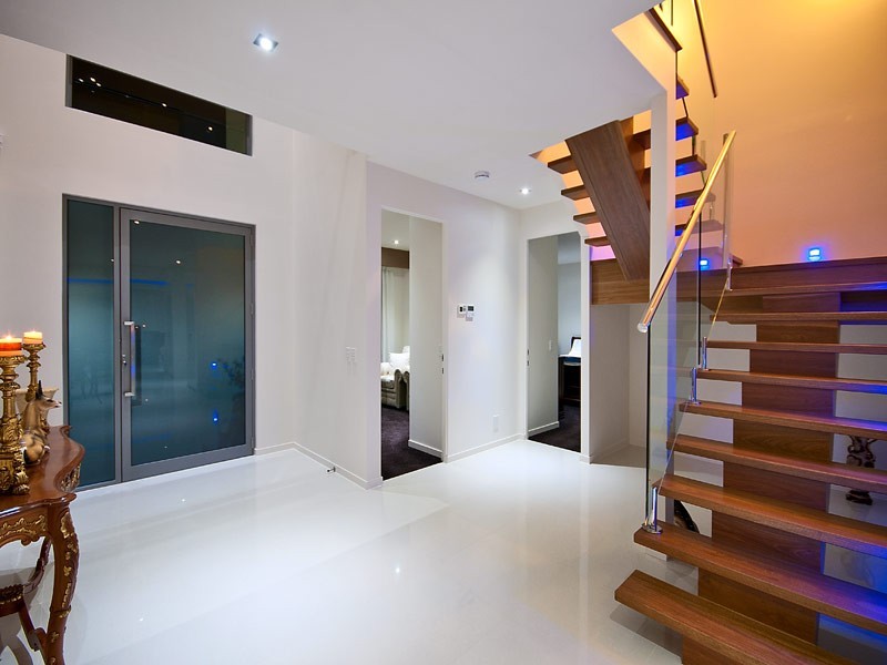 9 Lotus Key, Broadbeach Waters QLD 4218