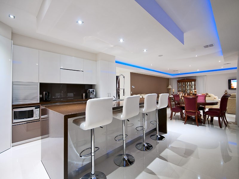 9 Lotus Key, Broadbeach Waters QLD 4218