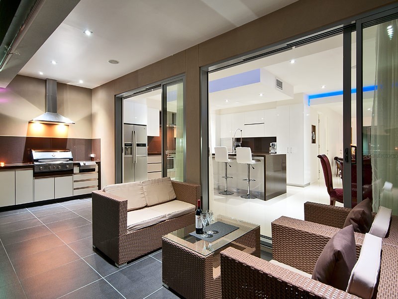 9 Lotus Key, Broadbeach Waters QLD 4218