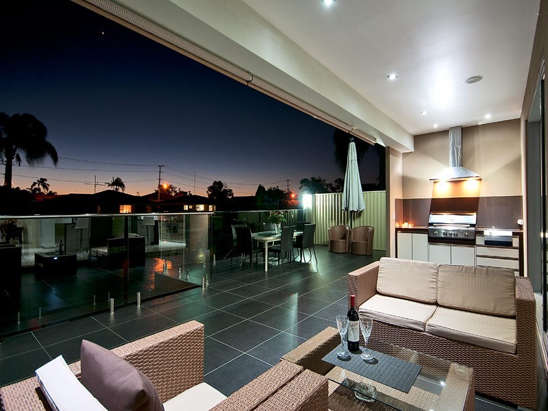 9 Lotus Key, Broadbeach Waters QLD 4218