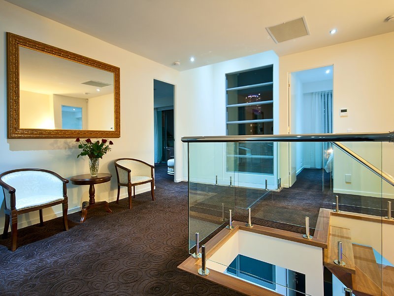 9 Lotus Key, Broadbeach Waters QLD 4218