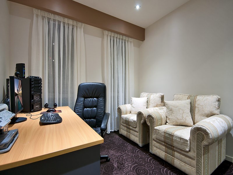 9 Lotus Key, Broadbeach Waters QLD 4218