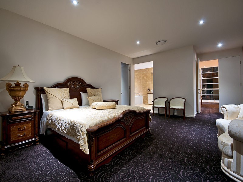 9 Lotus Key, Broadbeach Waters QLD 4218