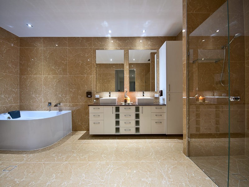 9 Lotus Key, Broadbeach Waters QLD 4218