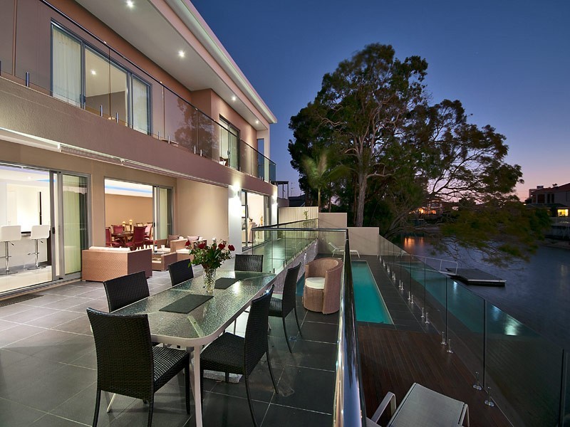 9 Lotus Key, Broadbeach Waters QLD 4218