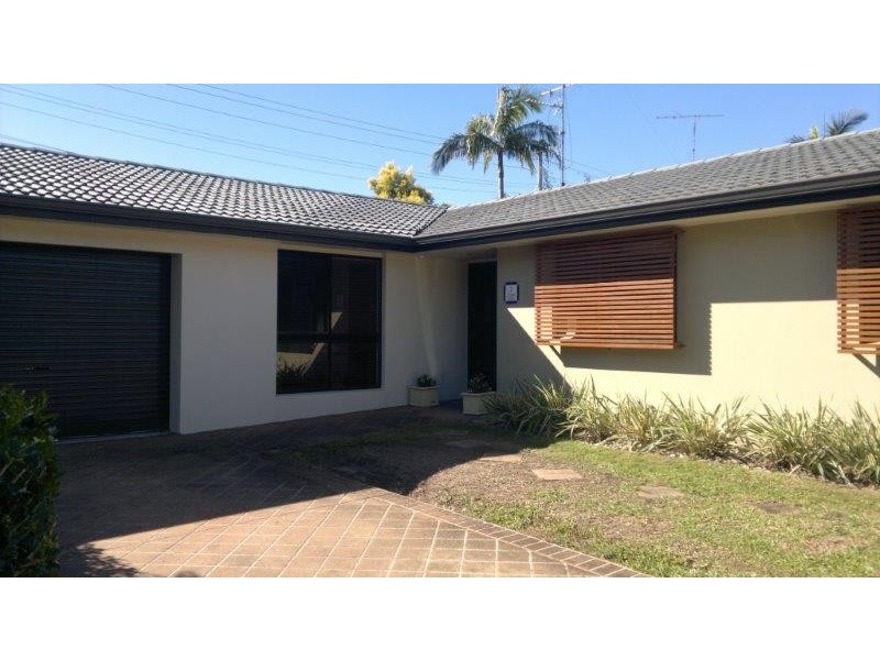 2 Tirau Place, Broadbeach Waters QLD 4218