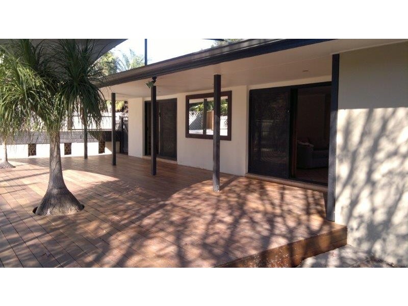 2 Tirau Place, Broadbeach Waters QLD 4218