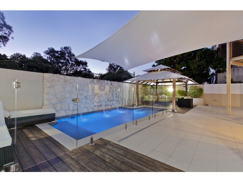 1/55 Cronin Avenue, Main Beach QLD 4217