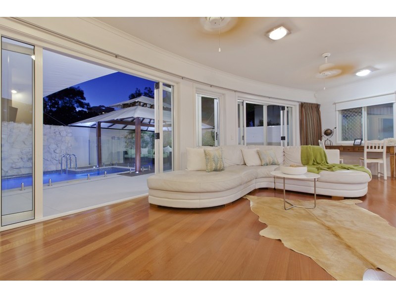 1/55 Cronin Avenue, Main Beach QLD 4217