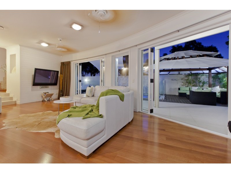 1/55 Cronin Avenue, Main Beach QLD 4217