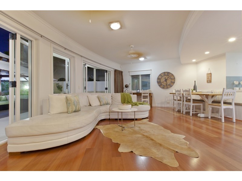 1/55 Cronin Avenue, Main Beach QLD 4217