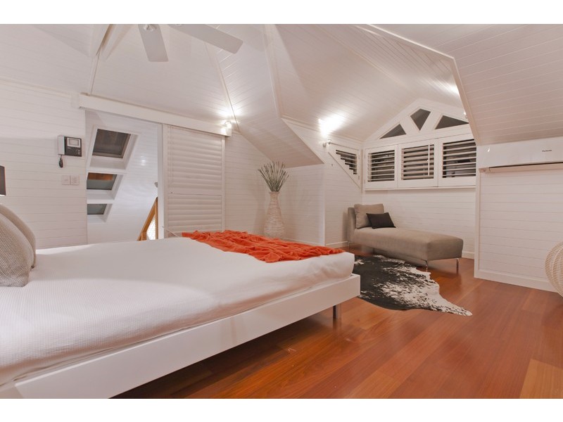 1/55 Cronin Avenue, Main Beach QLD 4217