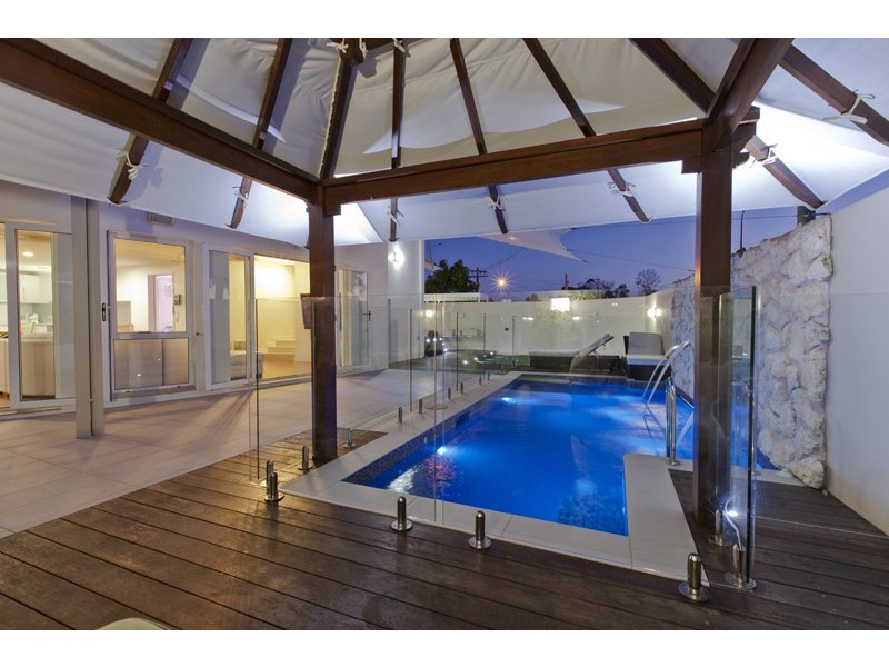 1/55 Cronin Avenue, Main Beach QLD 4217