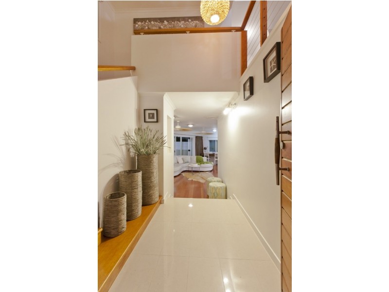 1/55 Cronin Avenue, Main Beach QLD 4217