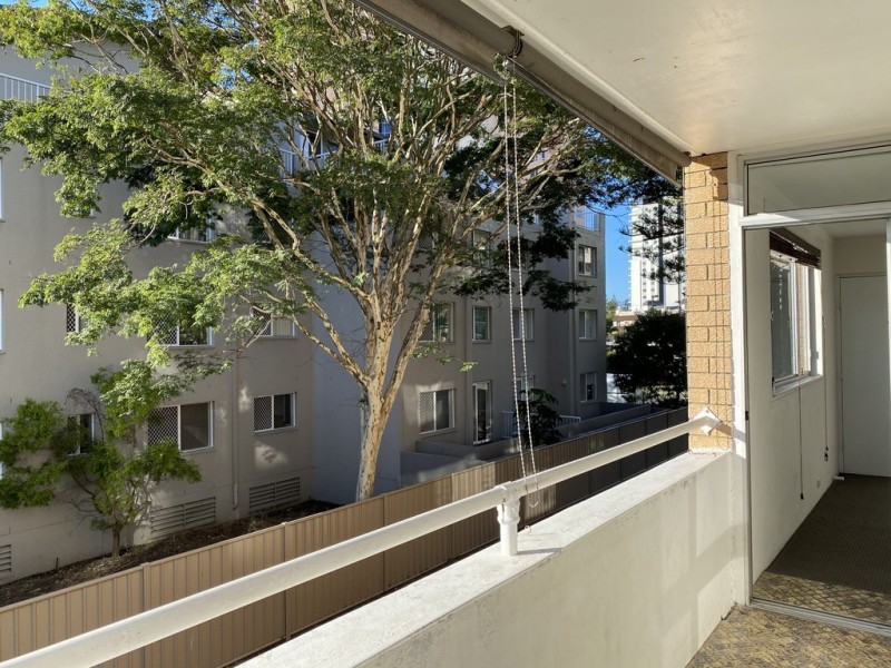 4/124 Surf Parade, Broadbeach QLD 4218