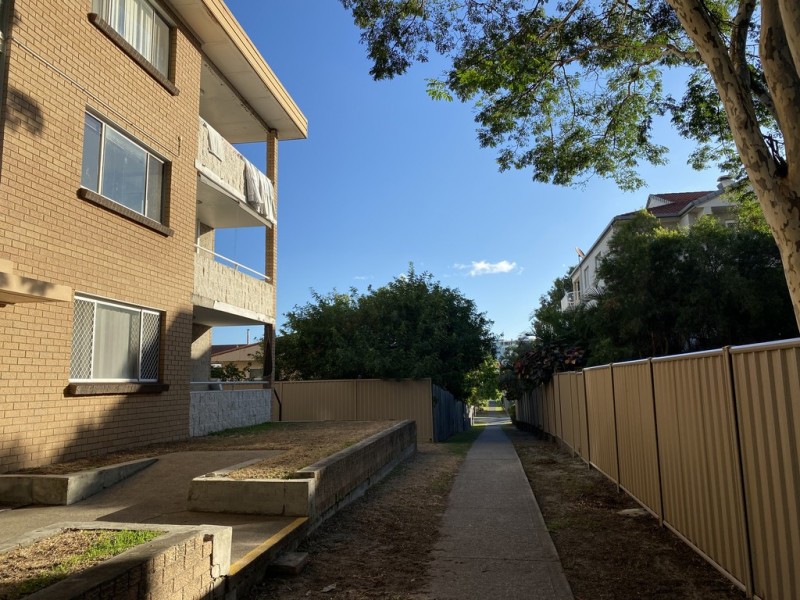 4/124 Surf Parade, Broadbeach QLD 4218