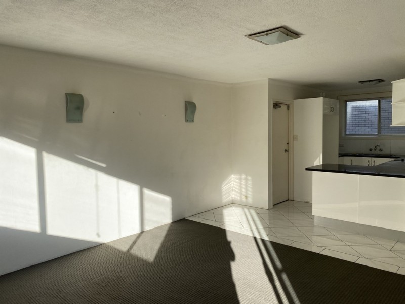 4/124 Surf Parade, Broadbeach QLD 4218