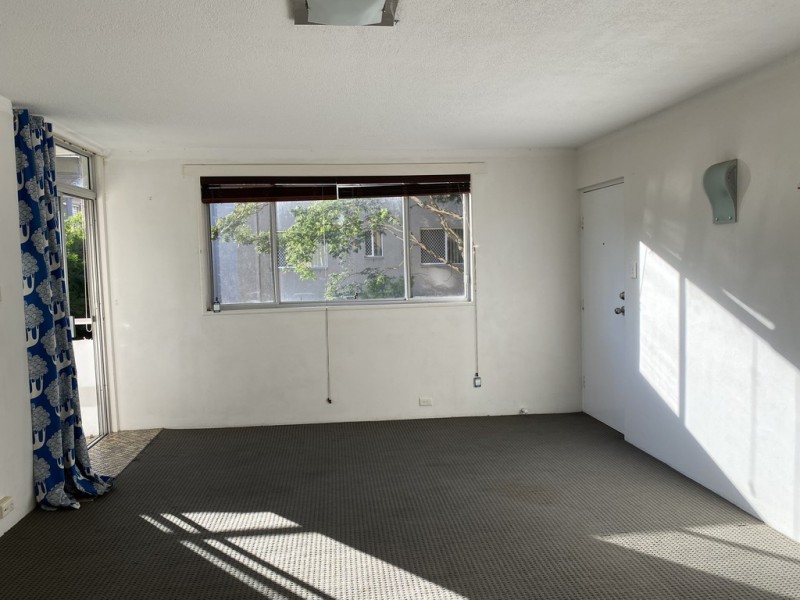 4/124 Surf Parade, Broadbeach QLD 4218