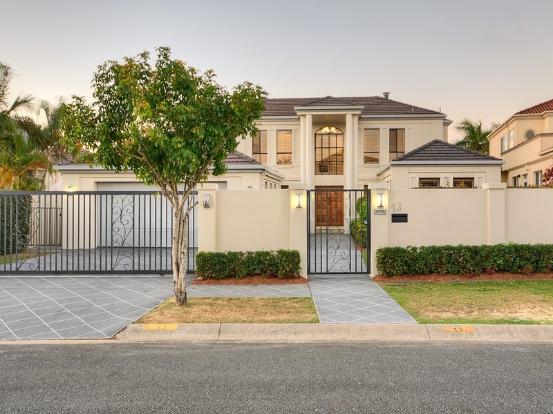 13 Staysail Crescent, Clear Island Waters QLD 4226