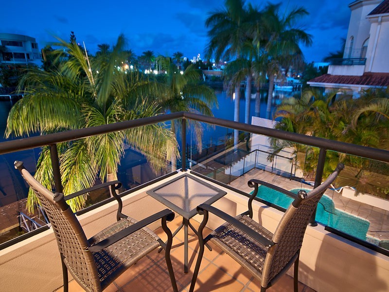 13 Staysail Crescent, Clear Island Waters QLD 4226