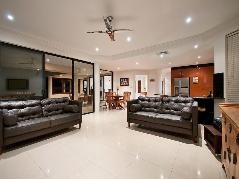 13 Staysail Crescent, Clear Island Waters QLD 4226