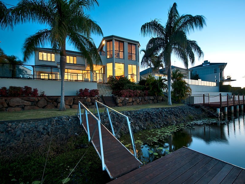 13 Staysail Crescent, Clear Island Waters QLD 4226