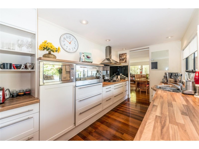 184 Heeb Street, Benowa QLD 4217