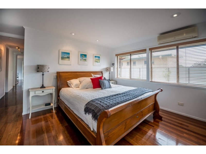 184 Heeb Street, Benowa QLD 4217