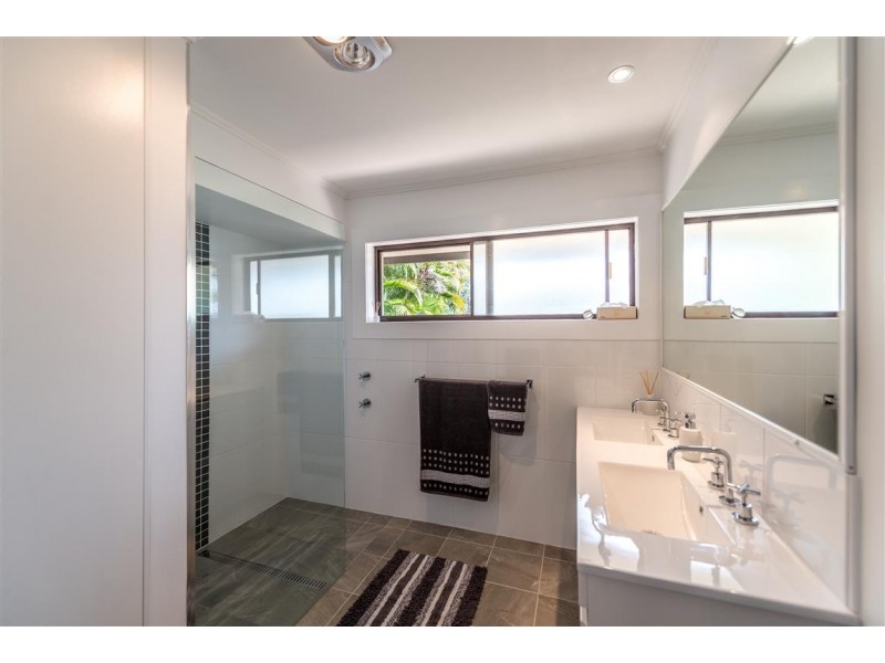 184 Heeb Street, Benowa QLD 4217