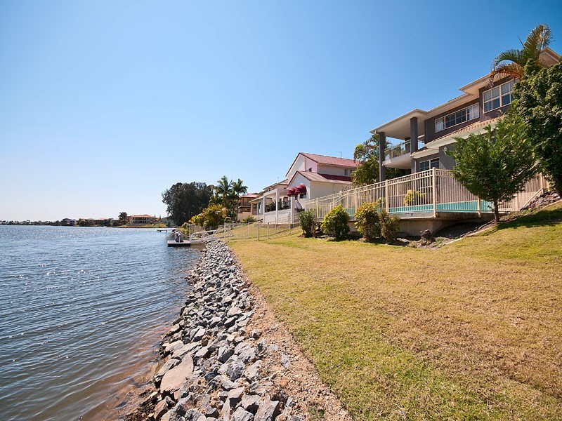 52 Martingale Circuit, Clear Island Waters QLD 4226
