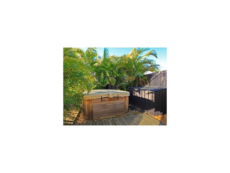 12 Mauritius Court, Varsity Lakes QLD 4227