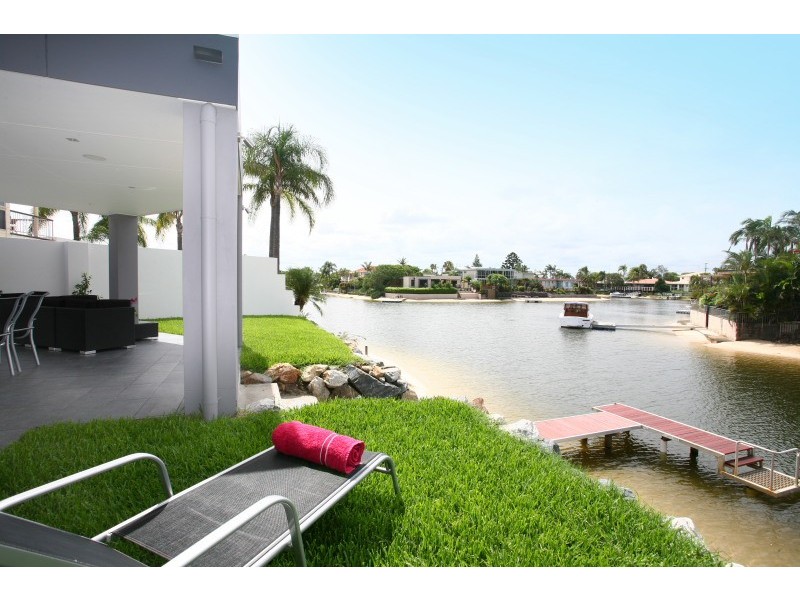 13 Carmel Court, Broadbeach Waters QLD 4218