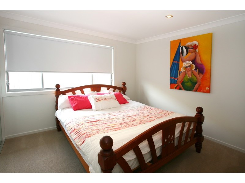 13 Carmel Court, Broadbeach Waters QLD 4218