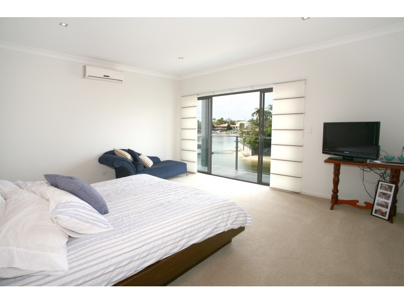 13 Carmel Court, Broadbeach Waters QLD 4218