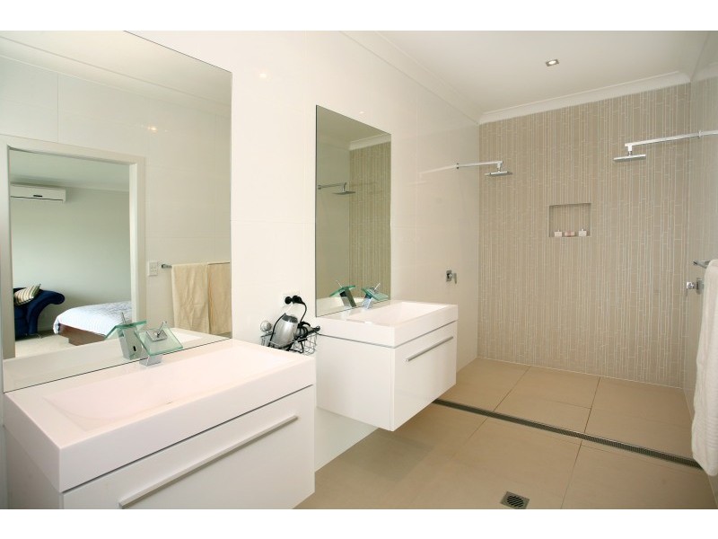 13 Carmel Court, Broadbeach Waters QLD 4218