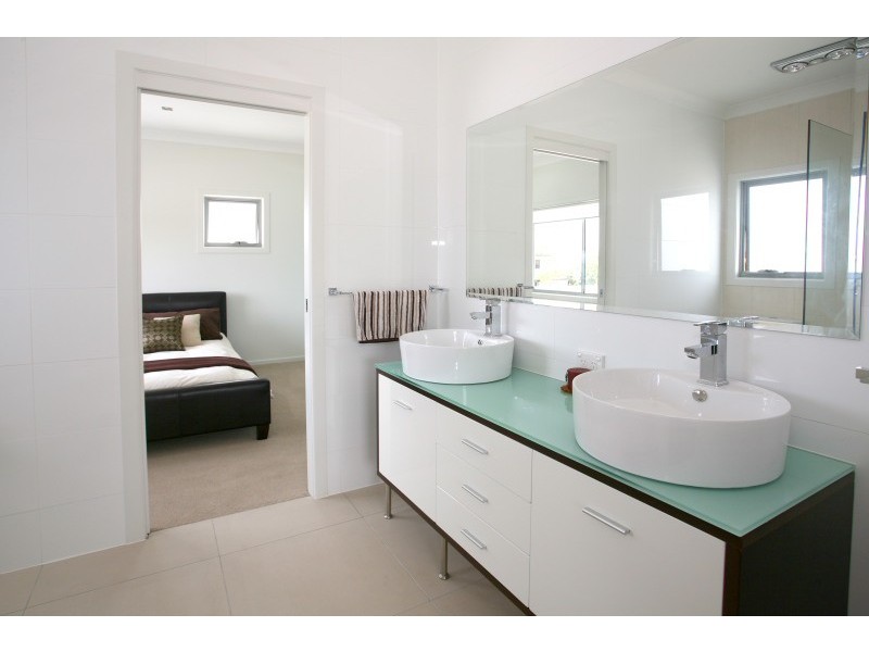 13 Carmel Court, Broadbeach Waters QLD 4218