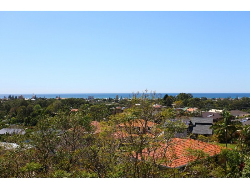 135 KP McGrath Drive, Elanora QLD 4221