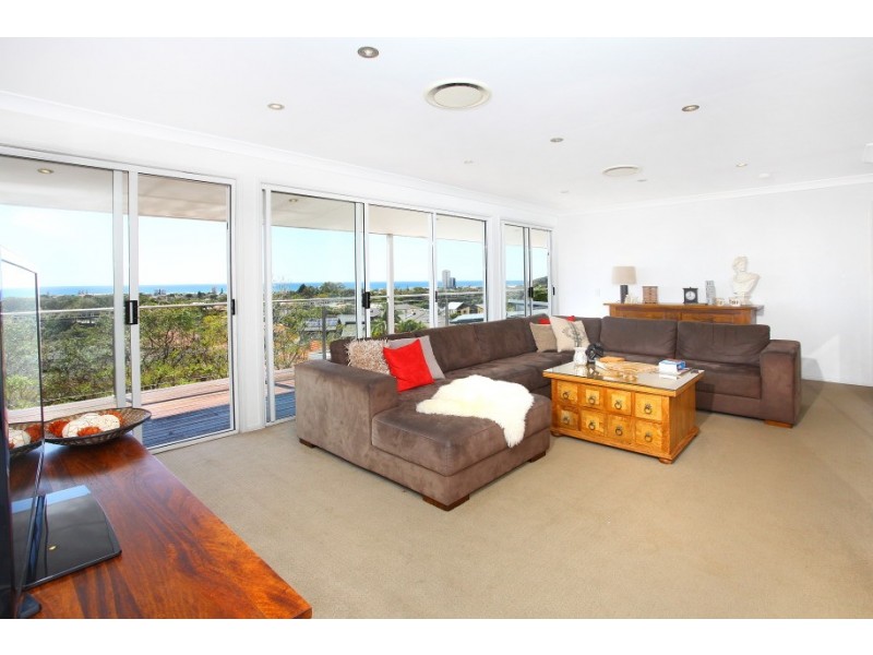 135 KP McGrath Drive, Elanora QLD 4221