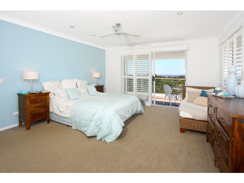 135 KP McGrath Drive, Elanora QLD 4221