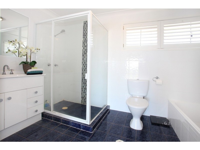 135 KP McGrath Drive, Elanora QLD 4221