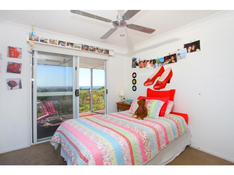 135 KP McGrath Drive, Elanora QLD 4221