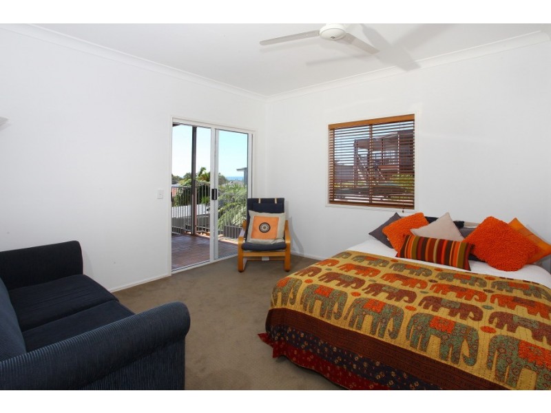 135 KP McGrath Drive, Elanora QLD 4221