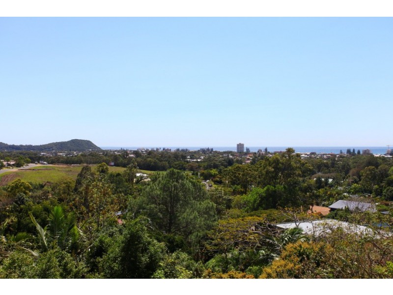 135 KP McGrath Drive, Elanora QLD 4221