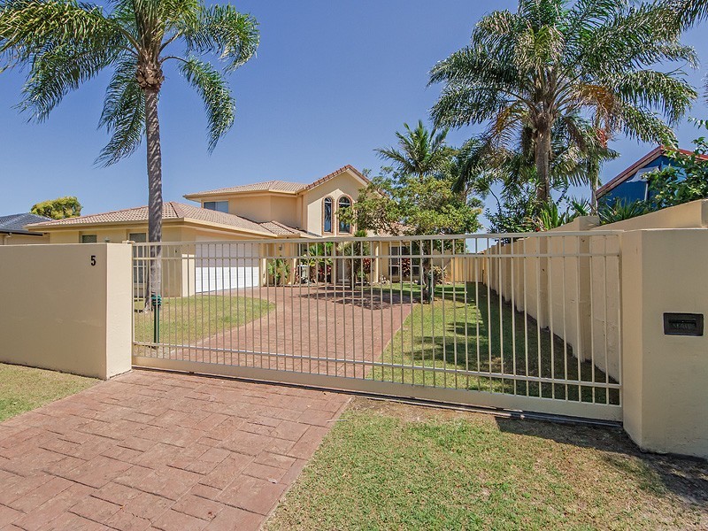 5 Tannah Court, Broadbeach Waters QLD 4218