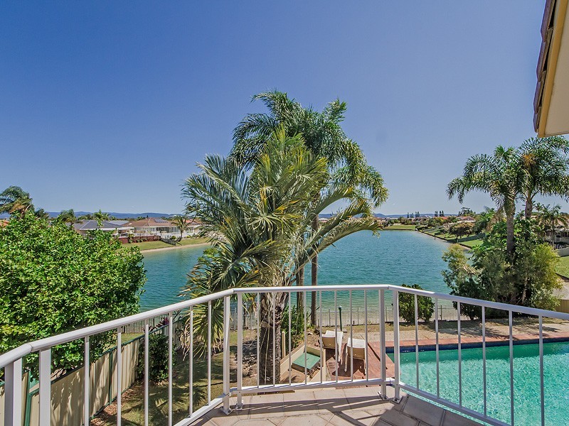 5 Tannah Court, Broadbeach Waters QLD 4218