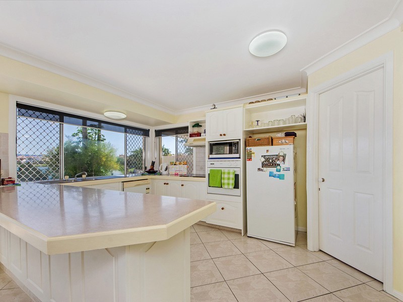 5 Tannah Court, Broadbeach Waters QLD 4218